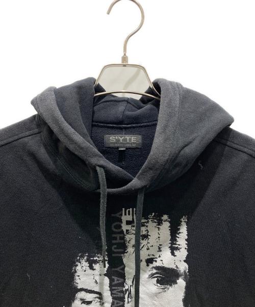s'yte（サイト）s'yte (サイト) marquee club (マーキークラブ) マーキークラブ フォト プリント プルオーバー パーカー　UB-T42-019 ブラック サイズ:4の古着・服飾アイテム