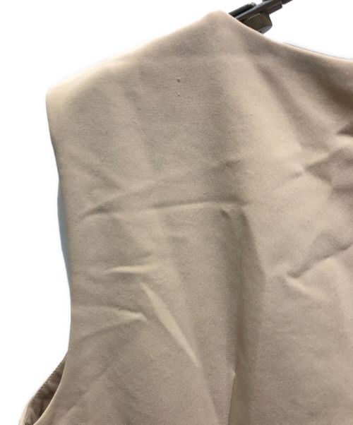 FOXEY NEWYORK（フォクシーニューヨーク）FOXEY NEWYORK (フォクシーニューヨーク) ノースリーブワンピース　31026-NSOFX206P-2 ベージュ サイズ:42の古着・服飾アイテム