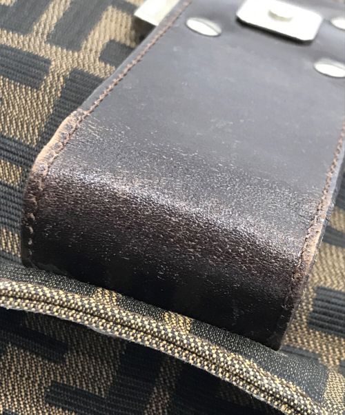 FENDI（フェンディ）FENDI (フェンディ) ズッカ柄ショルダーバッグ ブラウンの古着・服飾アイテム