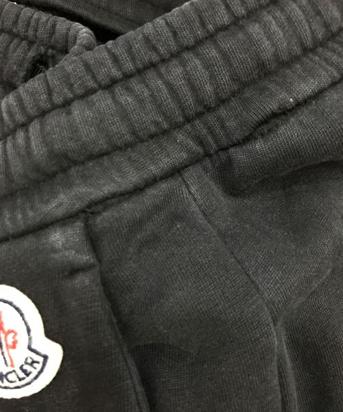 MONCLER（モンクレール）MONCLER (モンクレール) ロゴパッチ スウェットロングパンツ　F20938H70100 V8053 ブラック サイズ:Ｓの古着・服飾アイテム