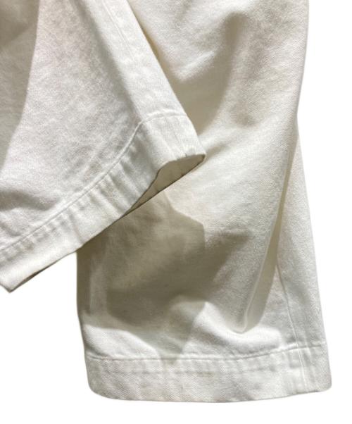 UNIVERSAL PRODUCTS.（ユニバーサルプロダクツ）UNIVERSAL PRODUCTS. (ユニバーサルプロダクツ) No Tuck Wide Denim Trousers　194-60504 ホワイト サイズ:2の古着・服飾アイテム