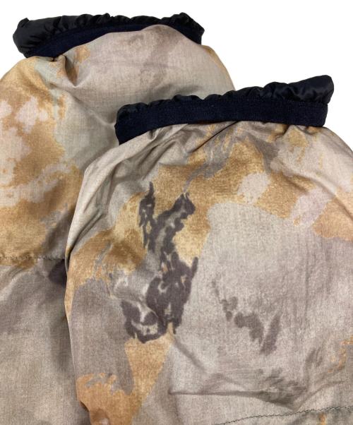 DSQUARED2（ディースクエアード）DSQUARED2 (ディースクエアード) カモフラダウンジャケット カーキ サイズ:50の古着・服飾アイテム