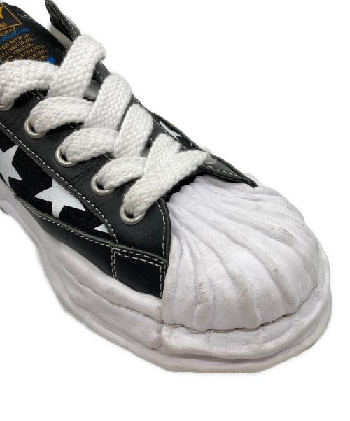 Maison MIHARA YASUHIRO（メゾン ミハラ ヤスヒロ）Maison MIHARA YASUHIRO (メゾン ミハラ ヤスヒロ) ATMOS (アトモス) ローカットスニーカー　C09FW710 ホワイト×ブラック サイズ:43の古着・服飾アイテム