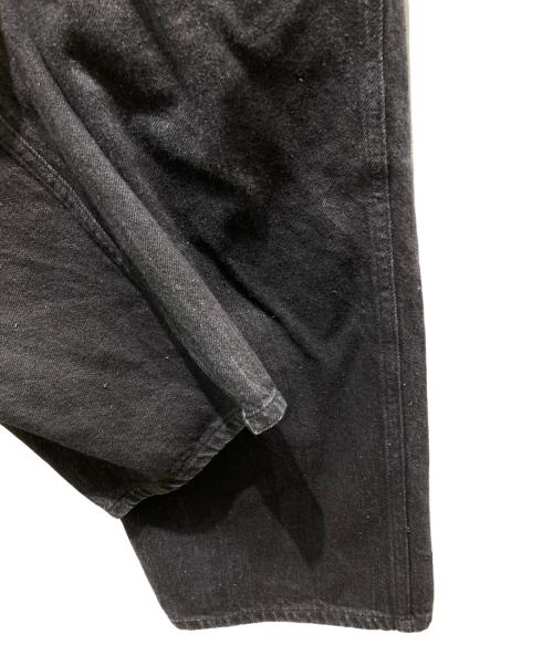 COMOLI（コモリ）COMOLI (コモリ) デニムベルテッドパンツ ブラック サイズ:2の古着・服飾アイテム