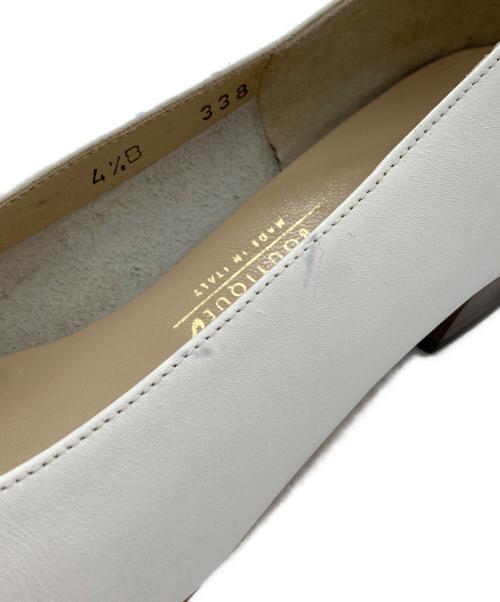 Salvatore Ferragamo（サルヴァトーレ フェラガモ）Salvatore Ferragamo (サルヴァトーレ フェラガモ) ヴァラパンプス　DG 05686 ホワイト サイズ:4の古着・服飾アイテム