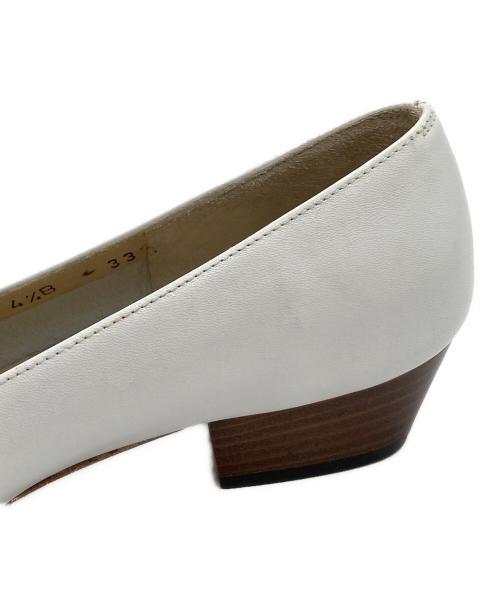 Salvatore Ferragamo（サルヴァトーレ フェラガモ）Salvatore Ferragamo (サルヴァトーレ フェラガモ) ヴァラパンプス　DG 05686 ホワイト サイズ:4の古着・服飾アイテム