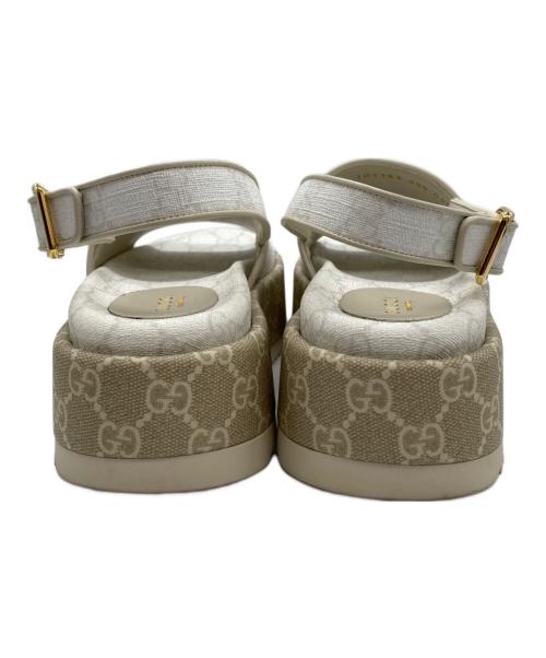 GUCCI（グッチ）GUCCI (グッチ) キャンバス×レザー サンダ　GGプラットフォーム　701153 ベージュ サイズ:35 1/2の古着・服飾アイテム