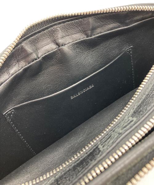 BALENCIAGA（バレンシアガ）BALENCIAGA (バレンシアガ) BBロゴモノグラムクラッチバッグ　644432 1060 P　1060 P 535269 ブラックの古着・服飾アイテム