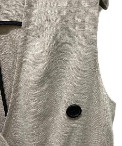 THREE DOTS TURQUOISE（スリードッツターコイズ）THREE DOTS TURQUOISE (スリードッツターコイズ) ロングジレ ベージュ サイズ:記載無しの為実寸参照の古着・服飾アイテム