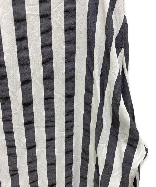 Spick and Span（スピック＆スパン）Spick and Span (スピックアンドスパン) フリルカラーストライプシャツ ブラック サイズ:記載無しの為実寸参照の古着・服飾アイテム