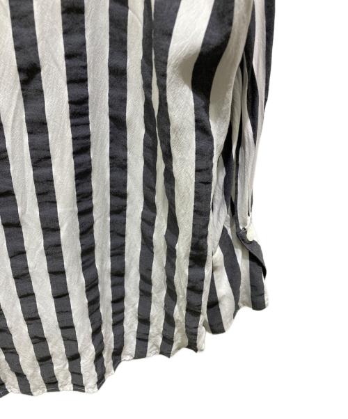 Spick and Span（スピック＆スパン）Spick and Span (スピックアンドスパン) フリルカラーストライプシャツ ブラック サイズ:記載無しの為実寸参照の古着・服飾アイテム