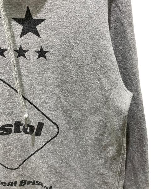 F.C.R.B.（エフシーレアルブリストル）F.C.R.B. (エフシーレアルブリストル) プルオーバーパーカー グレー サイズ:Sの古着・服飾アイテム