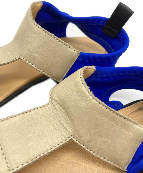 MM6 Maison Margiela（エムエムシックスメゾンマルジェラ）MM6 Maison Margiela (エムエムシックスメゾンマルジェラ) Tストラップオープントゥサンダル アイボリー×ブルー サイズ:36の古着・服飾アイテム