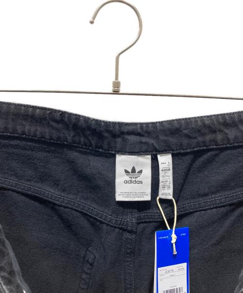 adidas（アディダス）adidas (アディダス) アディカラー デニム ファイヤーバードショーツ　JC6719 ブラック サイズ:37の古着・服飾アイテム