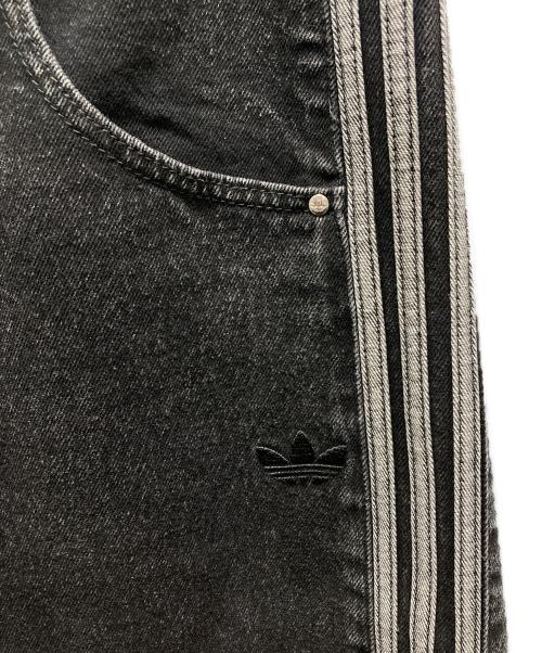 adidas（アディダス）adidas (アディダス) アディカラー デニム ファイヤーバードショーツ　JC6719 ブラック サイズ:37の古着・服飾アイテム