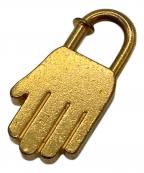 HERMESエルメス）の古着「ハンドカデナチャーム　 2002 ANNEE DE LA MAIN」｜ゴールド