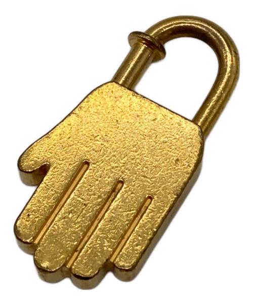 HERMES（エルメス）HERMES (エルメス) ハンドカデナチャーム　 2002 ANNEE DE LA MAIN ゴールドの古着・服飾アイテム