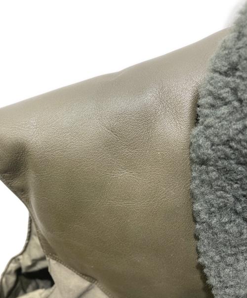 RockyMountainFeatherBed（ロッキーマウンテンフェザーベッド）RockyMountainFeatherBed (ロッキーマウンテンフェザーベッド) ダウンベスト　襟ボアレザーヨークナイロンダウンベスト オリーブ サイズ:46の古着・服飾アイテム