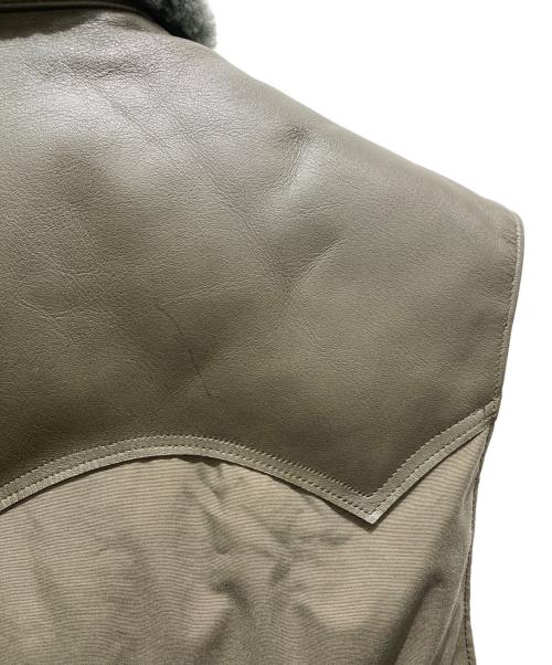 RockyMountainFeatherBed（ロッキーマウンテンフェザーベッド）RockyMountainFeatherBed (ロッキーマウンテンフェザーベッド) ダウンベスト　襟ボアレザーヨークナイロンダウンベスト オリーブ サイズ:46の古着・服飾アイテム