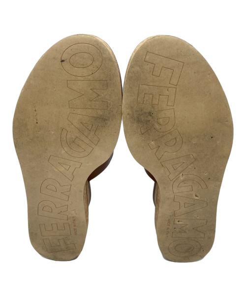 Salvatore Ferragamo（サルヴァトーレ フェラガモ）Salvatore Ferragamo (サルヴァトーレ フェラガモ) ウェッジソールサンダル　ヴァラリボン　GIUDITH ブラウン サイズ:8の古着・服飾アイテム