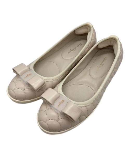 Salvatore Ferragamo（サルヴァトーレ フェラガモ）Salvatore Ferragamo (サルヴァトーレ フェラガモ) バレエシューズ アイボリー サイズ:6の古着・服飾アイテム