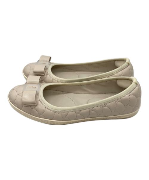 Salvatore Ferragamo（サルヴァトーレ フェラガモ）Salvatore Ferragamo (サルヴァトーレ フェラガモ) バレエシューズ アイボリー サイズ:6の古着・服飾アイテム