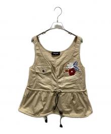 DSQUARED2（ディースクエアード）の古着「ワンポイント花柄ベスト」｜ベージュ