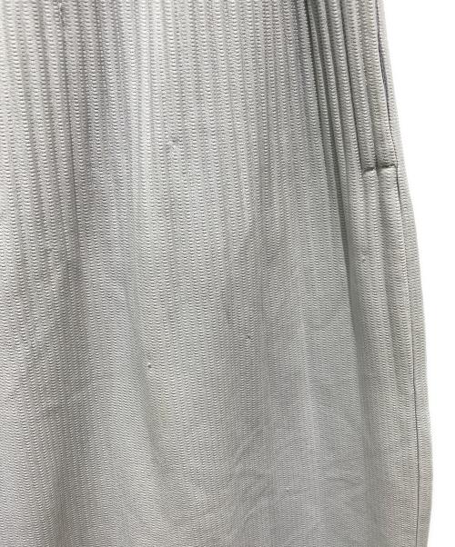 HOMME PLISSE ISSEY MIYAKE（オム プリッセ イッセイ ミヤケ）HOMME PLISSE ISSEY MIYAKE (オム プリッセ イッセイ ミヤケ) プリーツパンツ グレー サイズ:2の古着・服飾アイテム