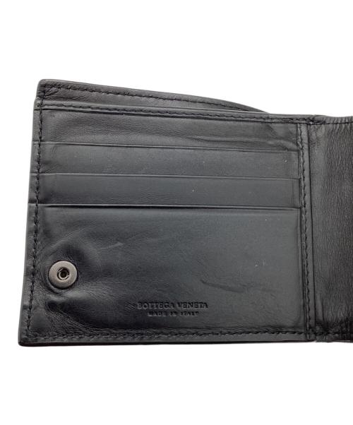 BOTTEGA VENETA（ボッテガベネタ）BOTTEGA VENETA (ボッテガベネタ) イントレチャート2つ折り財布 ブラックの古着・服飾アイテム