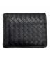 BOTTEGA VENETA（ボッテガベネタ）の古着「イントレチャート2つ折り財布」｜ブラック
