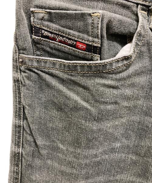 DIESEL（ディーゼル）DIESEL (ディーゼル) デニムパンツ グレー サイズ:30の古着・服飾アイテム