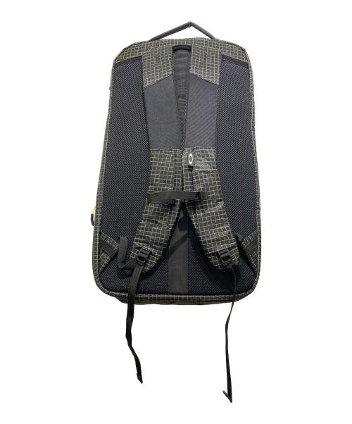 OAKLEY（オークリー）OAKLEY (オークリー) Essential Box Pack L 4.0 ブラック×イエローの古着・服飾アイテム