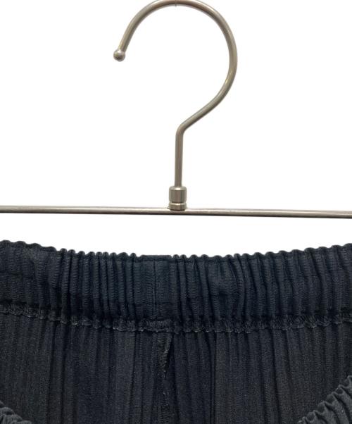 HOMME PLISSE ISSEY MIYAKE（オム プリッセ イッセイ ミヤケ）HOMME PLISSE ISSEY MIYAKE (オム プリッセ イッセイ ミヤケ) BASICS PANTS ブラック サイズ:2の古着・服飾アイテム