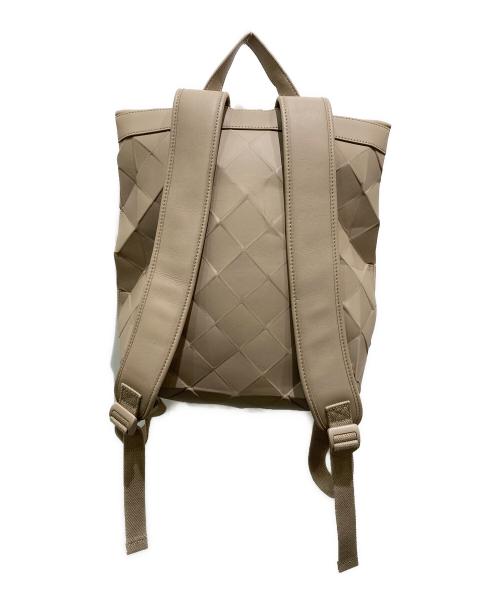 CHARLES & KEITH（チャールズアンドキース）CHARLES & KEITH (チャールズ＆キース) Large Geometric Backpack ベージュの古着・服飾アイテム