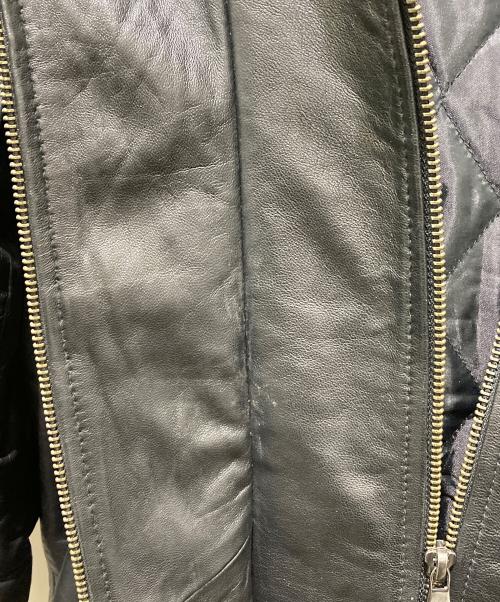 AKM（エーケーエム）AKM (エーケーエム) レイヤードシープレザー中綿フードジャケット ブラック サイズ:Ｍの古着・服飾アイテム