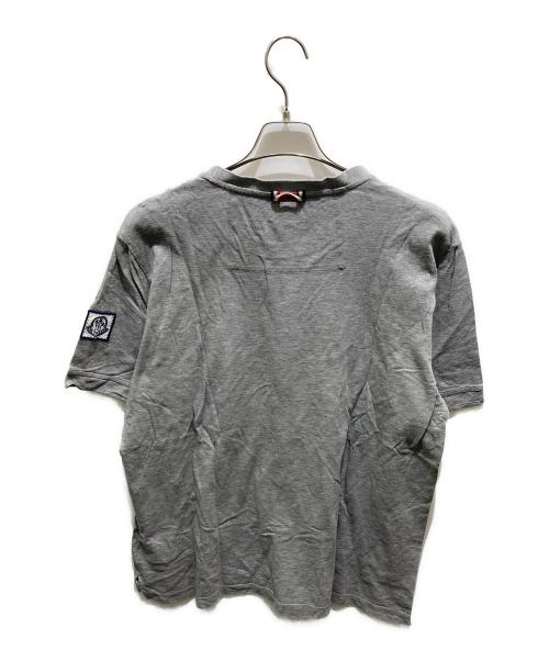 MONCLER GAMME BLEU（モンクレール ガム ブルー）MONCLER GAMME BLEU (モンクレール ガム ブルー) MAGLIA T-SHIRT グレー サイズ:記載無しの為実寸参照の古着・服飾アイテム