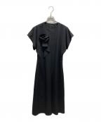 Mila Owenミラオーウェン）の古着「共地コサージュ付きナローフレア柄ワンピ」｜ブラック