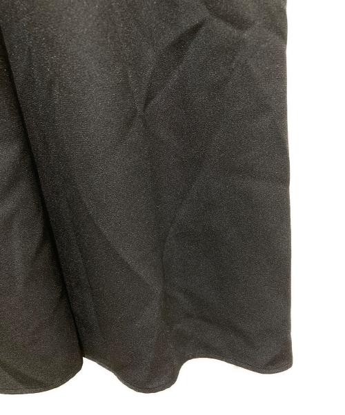 Mila Owen（ミラオーウェン）Mila Owen (ミラオーウェン) 共地コサージュ付きナローフレア柄ワンピ ブラックの古着・服飾アイテム