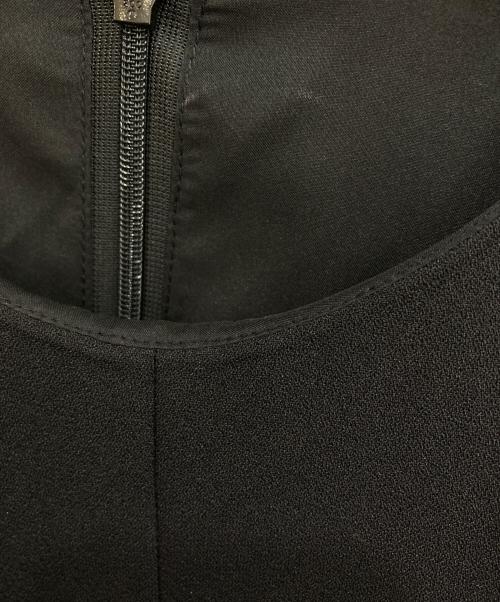 Mila Owen（ミラオーウェン）Mila Owen (ミラオーウェン) 共地コサージュ付きナローフレア柄ワンピ ブラックの古着・服飾アイテム