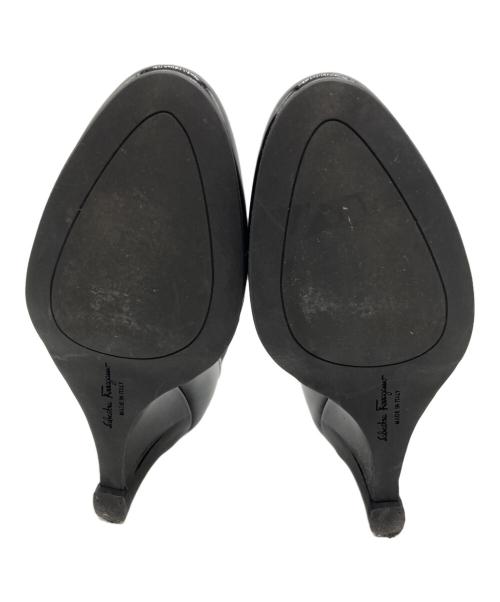 Salvatore Ferragamo（サルヴァトーレ フェラガモ）Salvatore Ferragamo (サルヴァトーレ フェラガモ) エナメルヒールパンプス ブラック サイズ:6.5の古着・服飾アイテム