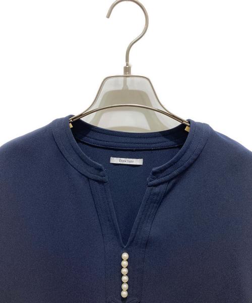 Emma Taylor（エマテイラー）Emma Taylor (エマテイラー) パール釦キーネックロングスリーブブラウス ネイビー サイズ:FREEの古着・服飾アイテム