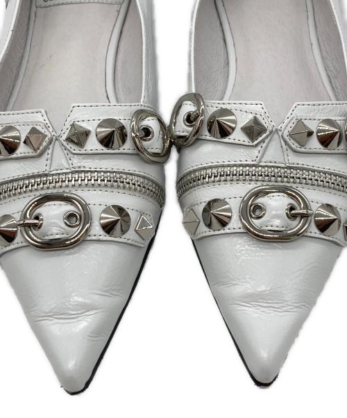 Jeffrey Campbell（ジェフリーキャンベル）Jeffrey Campbell (ジェフリーキャンベル) スタッズフラットパンプス ホワイト サイズ:37の古着・服飾アイテム