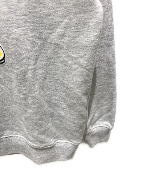 DISNEY（ディズニー）DISNEY (ディズニー) B:MING by BEAMS (ビーミングバイビームス) クルーネックスウェット グレー サイズ:S 未使用品の古着・服飾アイテム