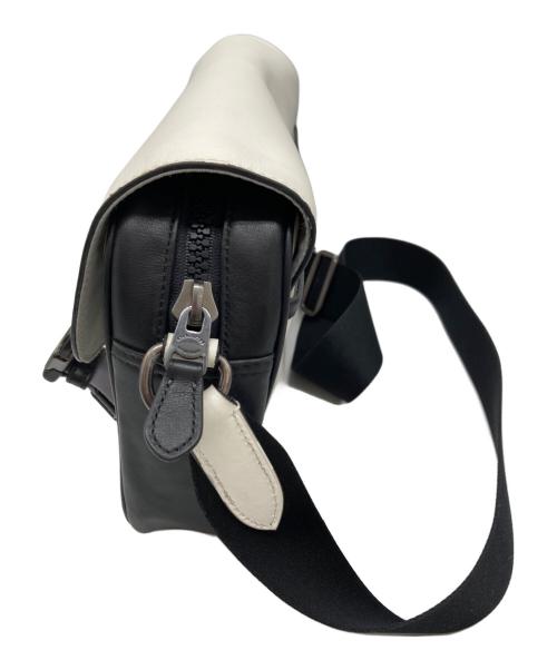 COACH（コーチ）COACH (コーチ) トラック クロスボディ・カラーブロック シグネチャー キャンバス・コーチ スタンプ アイボリーの古着・服飾アイテム