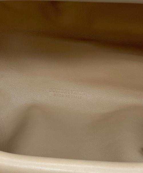 BOTTEGA VENETA（ボッテガベネタ）BOTTEGA VENETA (ボッテガベネタ) THE CHAIN POUCH ベージュの古着・服飾アイテム