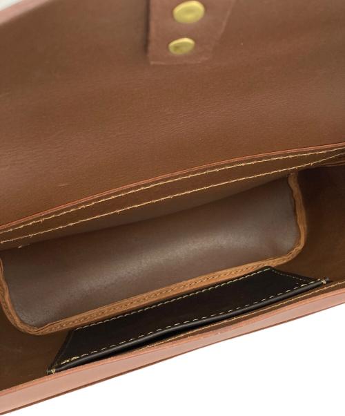 Herz（ヘルツ）Herz (ヘルツ) コンテナボディバッグ ブラウンの古着・服飾アイテム