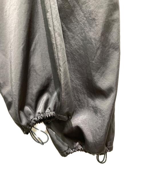 UNTITLED（アンタイトル）UNTITLED (アンタイトル) サテン パラシュートパンツ ブラック サイズ:2の古着・服飾アイテム