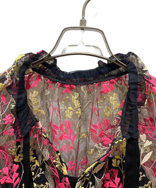 GRACE CONTINENTAL（（グレースコンチネンタル）GRACE CONTINENTAL (（グレースコンチネンタル) リーフ刺繍スタンドTOP ピンク サイズ:36の古着・服飾アイテム