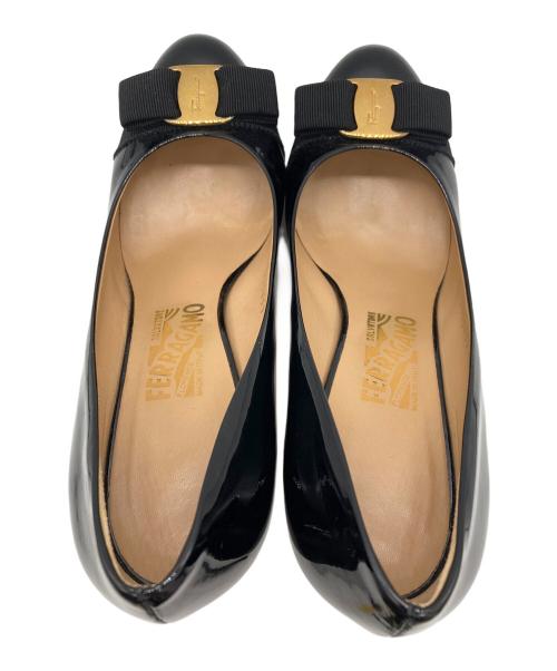 Salvatore Ferragamo（サルヴァトーレ フェラガモ）Salvatore Ferragamo (サルヴァトーレ フェラガモ) ヴァラリボンパンプス ブラック サイズ: 8Dの古着・服飾アイテム