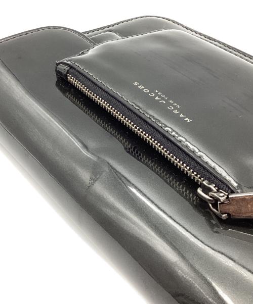 MARC JACOBS（マークジェイコブス）MARC JACOBS (マークジェイコブス) パテント レザー 2way クロスボディ ショルダーバッグ ブラックの古着・服飾アイテム